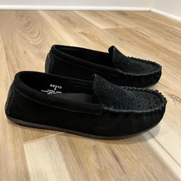 MINNETONKA Black Slip On Moccasins Size 5 - Picture 4 of 7